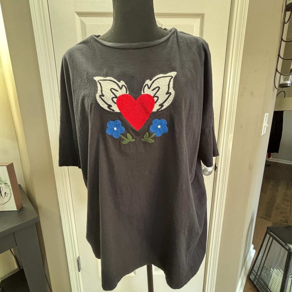 CHINTI & PARKER WOMENS EMBROIDERED RED HEART W/WINGS BLACK T SHIRT SIZE M